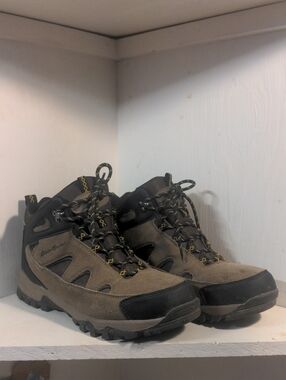 Eddie Bauer Men's Taupe and Black Trail Boots